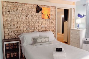 4 bedrooms, desk, iron/ironing board, WiFi