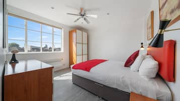 2 室のベッドルーム、WiFi (無料)、ベッドシーツ