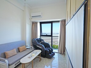 クラシック アパートメント オーシャンビュー | リビング エリア | テレビゲーム機