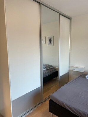 1 غرفة نوم ومكواة/لوح كي وواي فاي وملاءات أسرّة