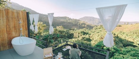 Zimmer, 1 Queen-Bett, Veranda, Bergblick | Wohnbereich