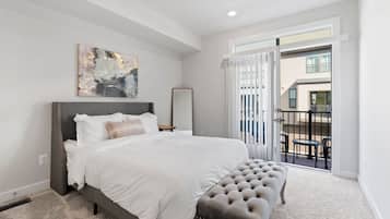 3 chambres, bureau, fer et planche Ă repasser, lit parapluie