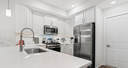 Upscale+Private Home 3 BEDR+3 BTH, Kitchen, Garage