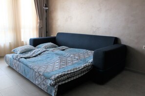 Iron/ironing board, WiFi, bed sheets