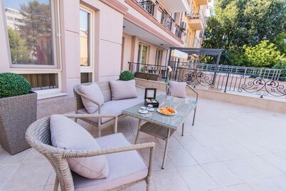 Kapana Luxury City Center Apartments with Garage