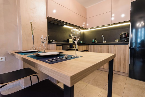 Fridge, microwave, oven, dishwasher