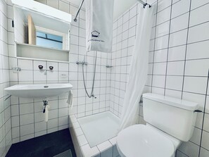 Bathroom - ZIMMERzuVERMIETEN.ch Bäriswil (Bäriswil)