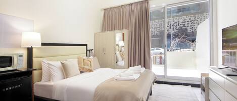 Iron/ironing board, WiFi, bed sheets