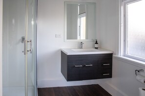 Secador de pelo y toallas