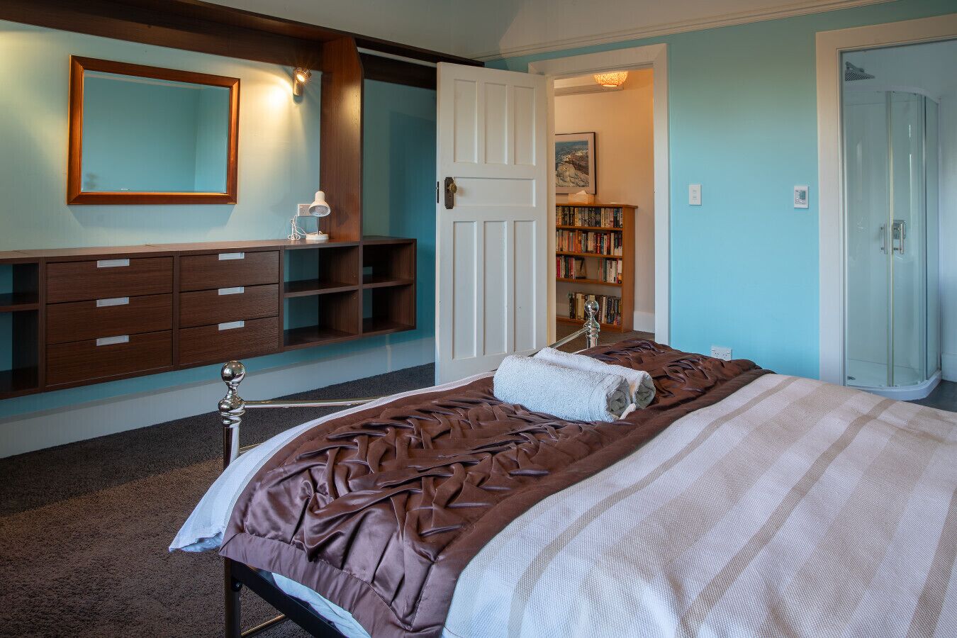 4 dormitorios, escritorio, tabla de planchar con plancha y wifi gratis