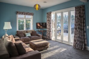 Una Smart TV, libros