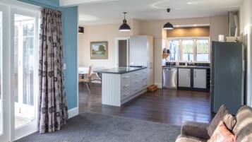 Televisor intel·ligent i llibres