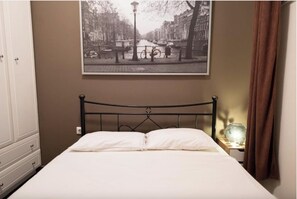 Iron/ironing board, WiFi, bed sheets
