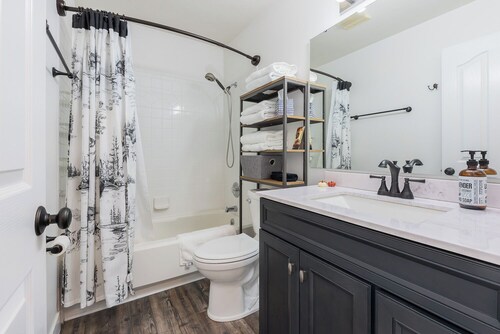 Welcome to Mountain Getaway in this cozy 4 bed 3 bath home.