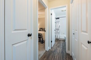 4 bedrooms, iron/ironing board, free WiFi, bed sheets