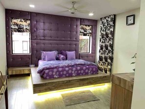 3 chambres, fer et planche à repasser, Wi-Fi, draps fournis