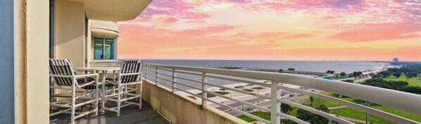 Property grounds - Ocean Club 902 | Enjoy Views of the Gulf! (Biloxi)