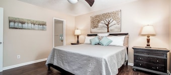 Comfortable 3 Bedroom Home with King Suite, Pool Table & Fenced Yard