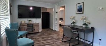 Beautiful 2BED Apt @ JamesWay in West End Area!
