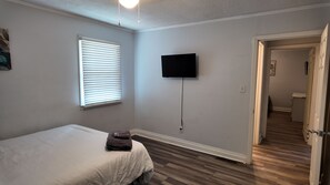 2 bedrooms, iron/ironing board, WiFi, bed sheets - Beautiful 2BED Apt @ JamesWay in West End Area! (Winston-Salem)