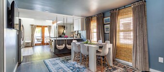 NEW!! CANADIAN-OWNED! Hudson Haven: Riverview home with Pool, Pickleball & PS5