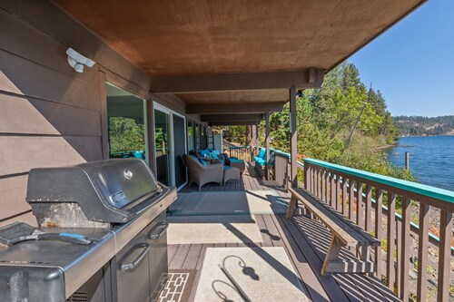 Mica Bay Serenity Cabin w/ Dock, Canoe