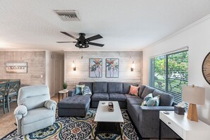 Smart-TV, Tischfußball, Tischtennisplatte