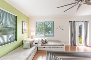4 bedrooms, desk, travel cot, free WiFi