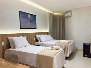 Quarto família | Escrivaninha, espaço de trabalho para notebook, Wi-Fi de cortesia