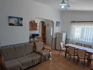 Living area - Single-storey villa,sea view,AC,WIFI,garden,barbecue,terraces, 2mn from beach (Altura)