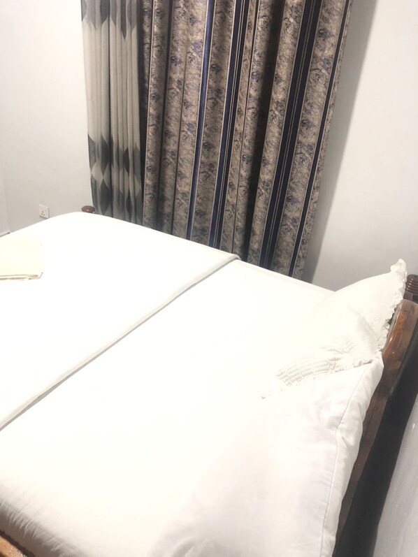 10 bedrooms, free WiFi, bed sheets