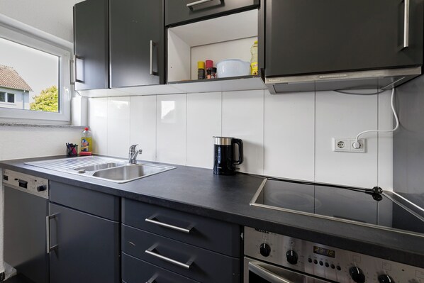 Refrigerador, microondas, horno, placa de cocina