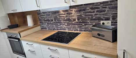 Stovetop, dishwasher, paper towels