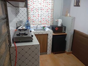 Deluxe Διαμέρισμα, Θέα στην Πόλη | Ιδιωτική κουζίνα | Ψυγείο, φούρνος μικροκυμάτων, σκεύη μαγειρικής/πιάτα/κουζινικά