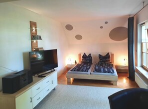 3 bedrooms, WiFi, bed sheets