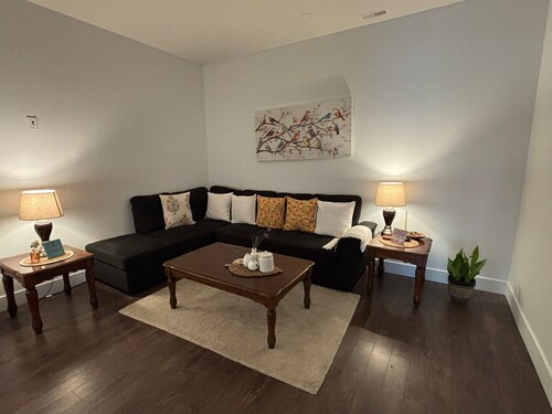 Entire Ground floor - Bed Room & Rec room in Quite & pleasant Neighborhood