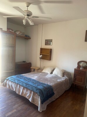 1 habitación, internet y ropa de cama