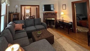Unclassified image, 5 of 31, button - My Sisters Place | Sleeps 6 • Piano & Pool Table (Concord)