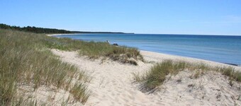 Cozy Seaside Getaway in Grankullavik