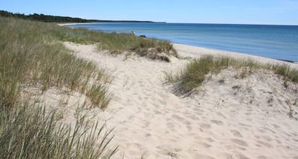 Cozy Seaside Getaway in Grankullavik