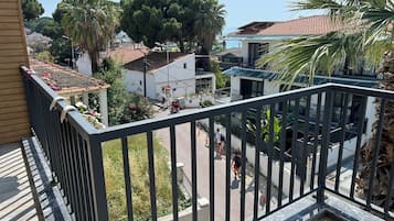 Family Room, Balcony, Sea View | Free WiFi
