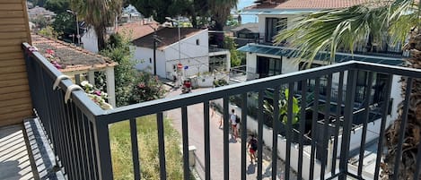 Family Room, Balcony, Sea View | Free WiFi