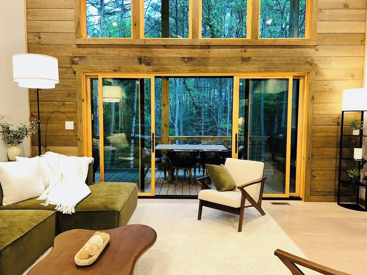 Smart TV, fireplace, table tennis