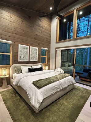 3 bedrooms, desk, iron/ironing board, travel cot