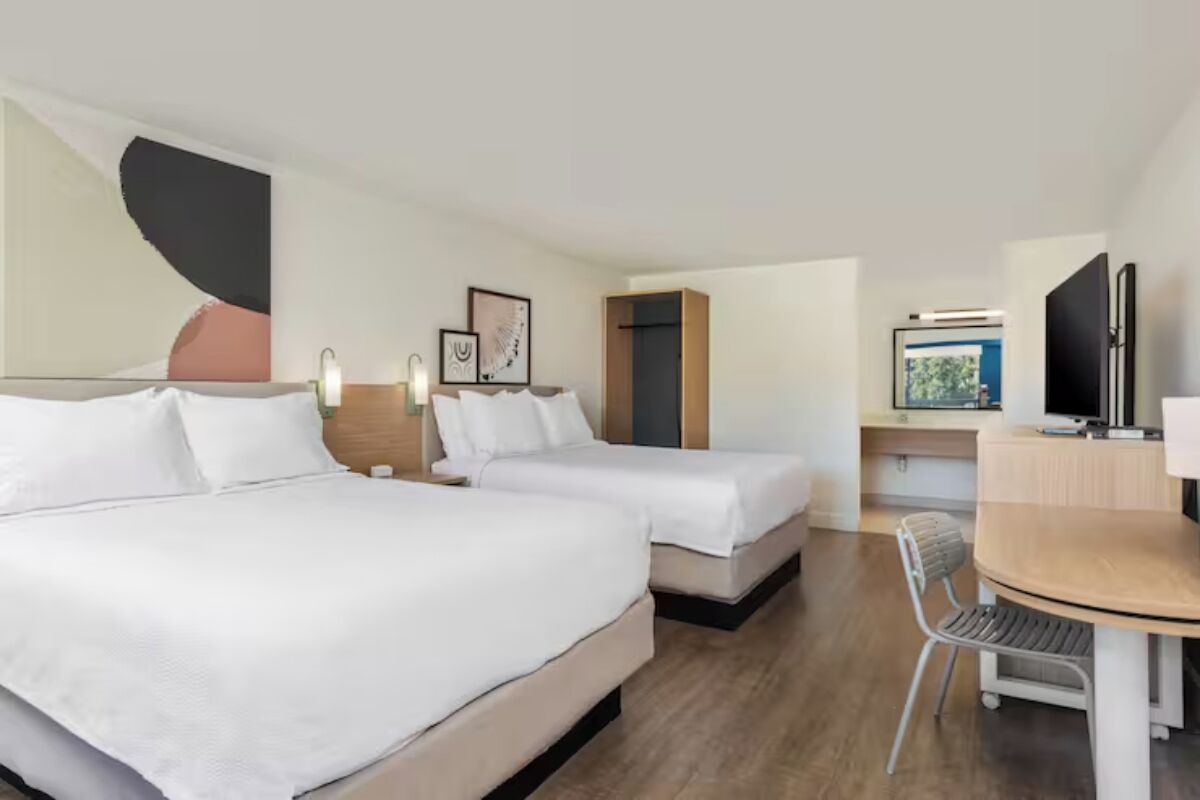 4 Bright Modern Getaway Units: Steps To Sand | Outdoor Pool & Gym | Near Golf - Hilton Head Island, SC