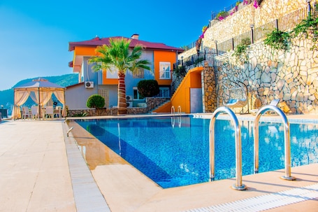 2 piscinas al aire libre