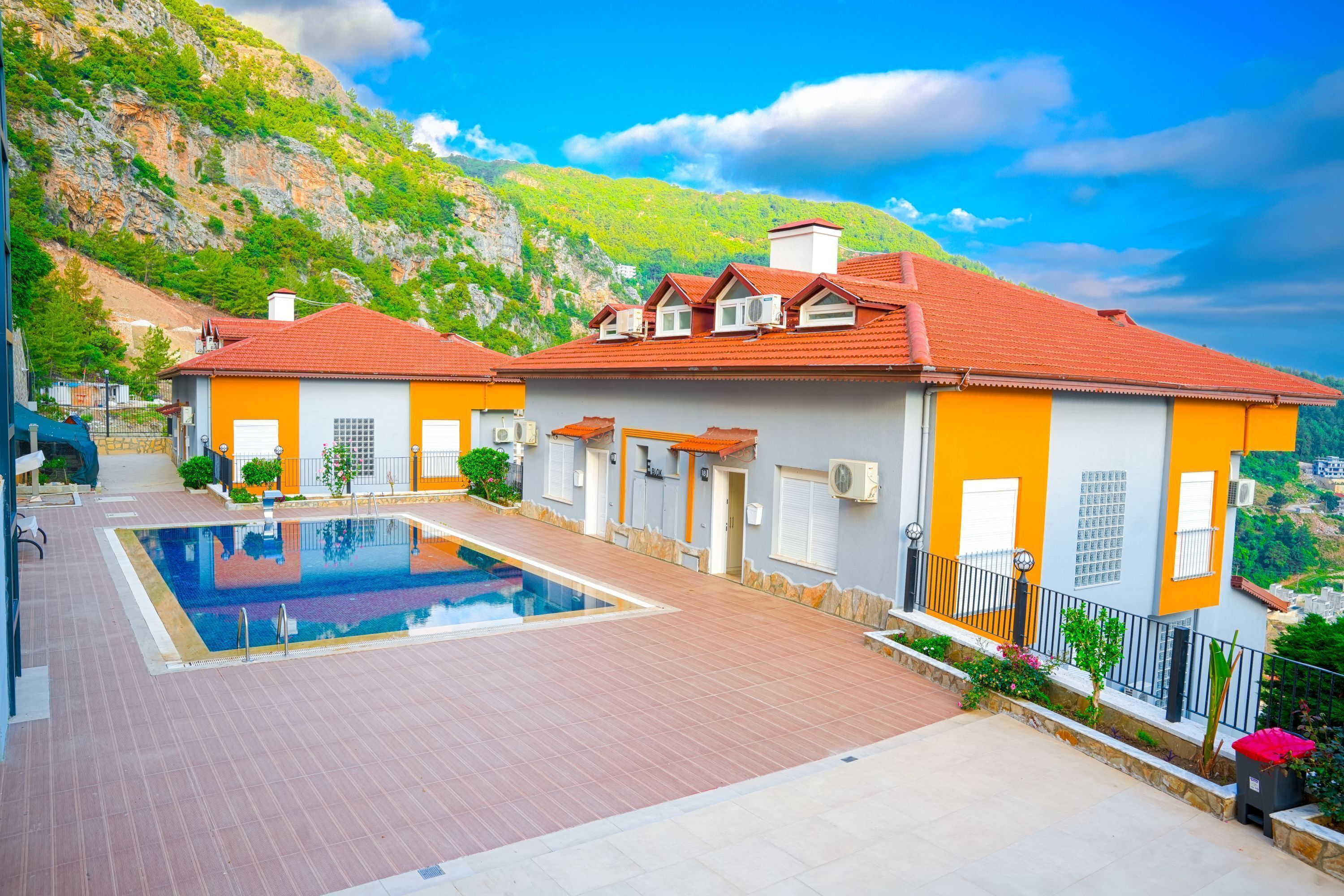 2 piscine all'aperto