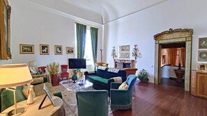 Apartment, 3 Bedrooms, City View | Living room