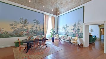 Apartment, 3 Bedrooms, City View | Dining room