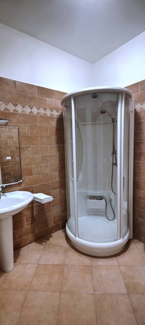 Căn hộ, 3 phòng ngủ, quang cảnh thành phố | Phòng tắm | Giấy vệ sinh 